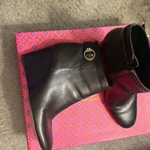 Tory Burch sore wedge hottie with box
